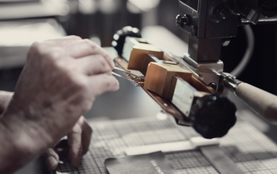 從代工到精品，新加坡文具品牌用皮革與紙張書寫價(jià)值新篇章